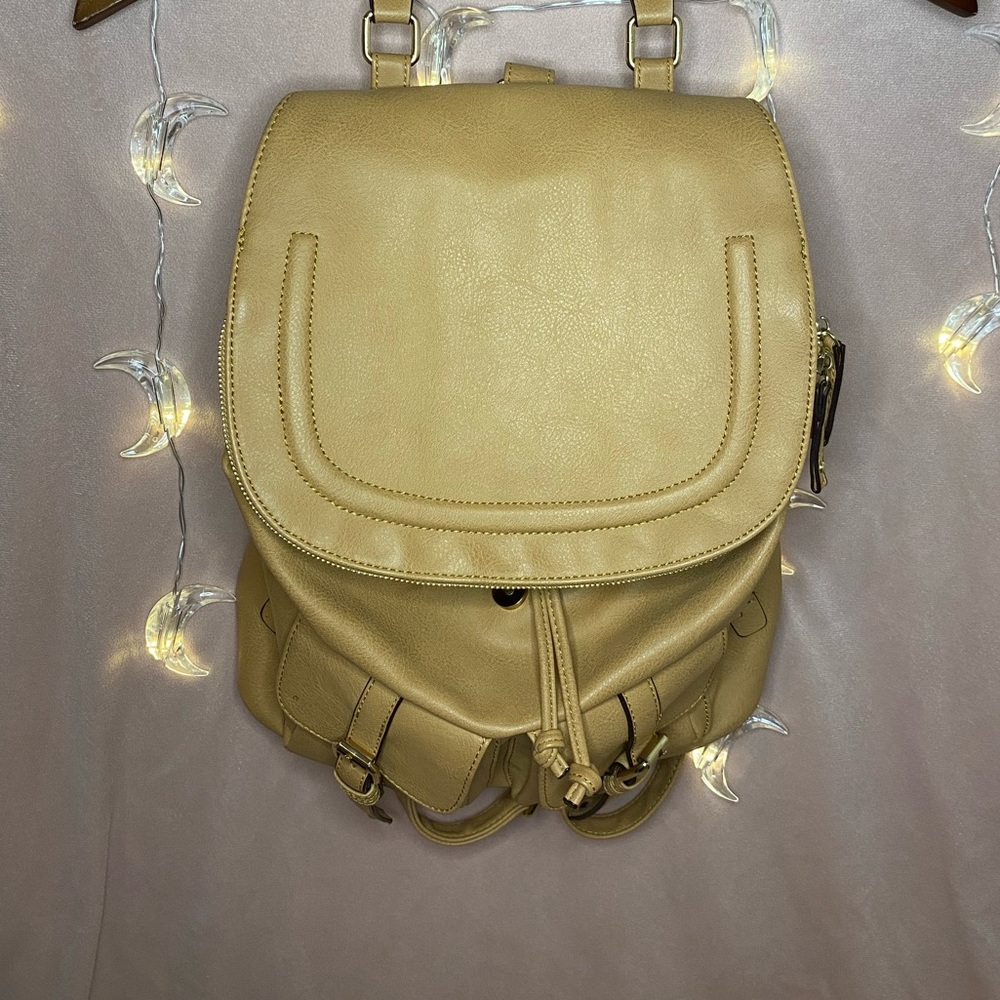 ☁️Cute Aldo tan backpack 🎒